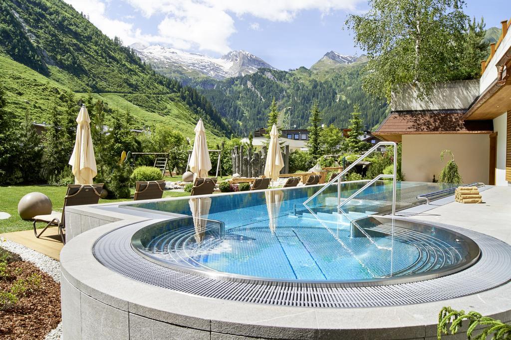 Hotel Alpenhof Тукс Екстериор снимка
