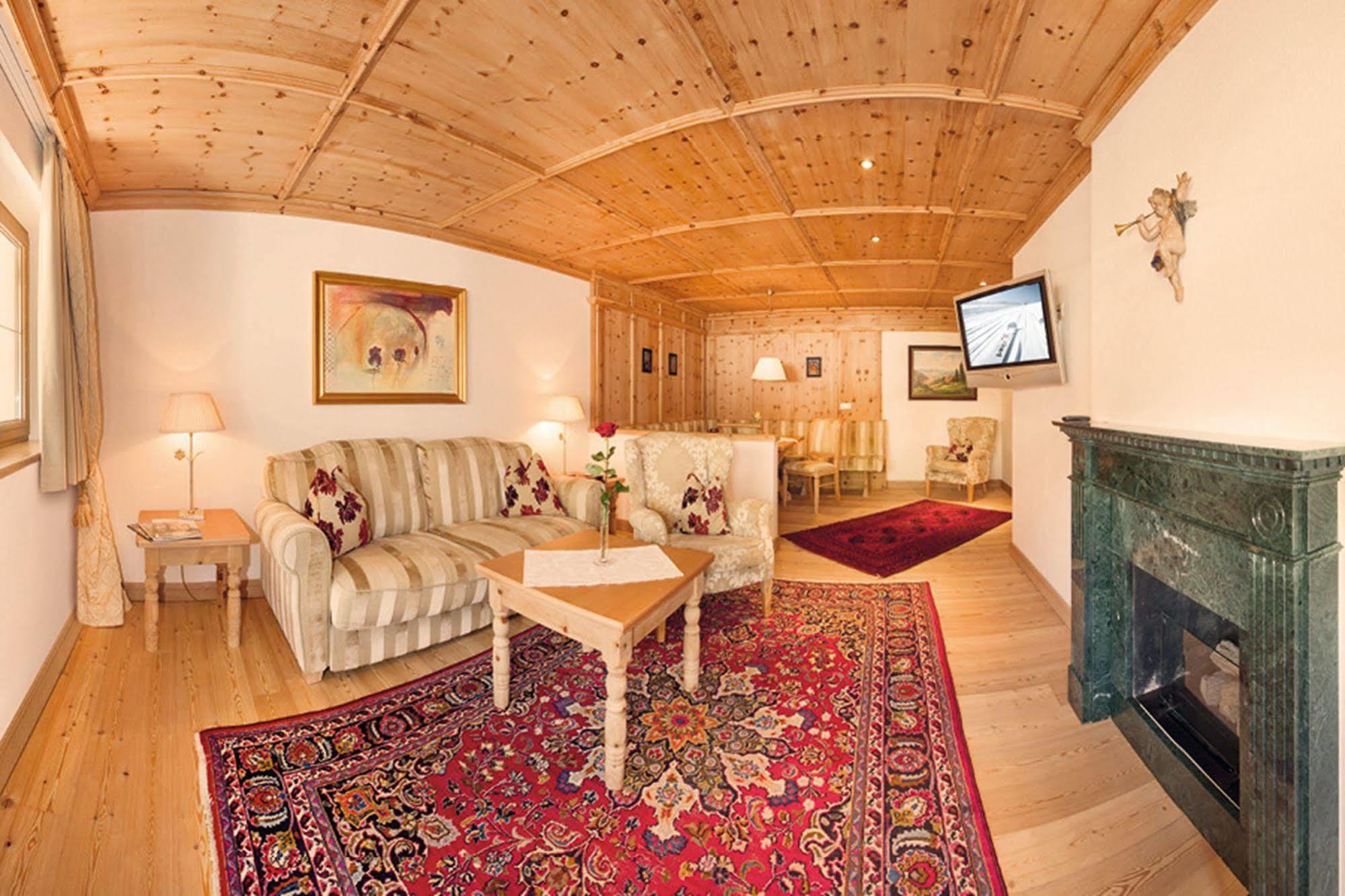 Hotel Alpenhof Тукс Екстериор снимка